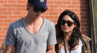 Vanessa Hudgens y Austin Butler derrochan amor en un partido de baloncesto