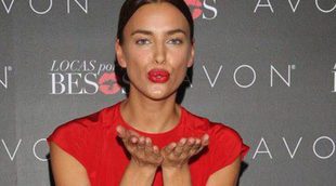 Irina Shayk vuelve a la vida pública regalando besos tras romper con Cristiano Ronaldo