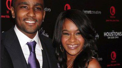 La familia de Whitney Houston dice que Bobbi Kristina "está luchando por su vida"