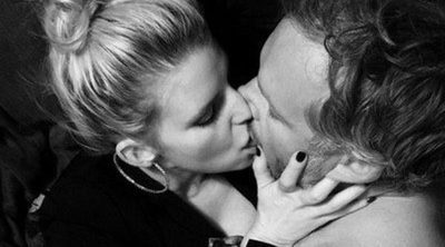 Jessica Simpson posa a lo 'Cincuenta sombras de Grey' con su marido Eric Johnson