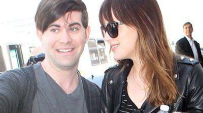 Dakota Johnson recibe el cariño de los fans tras el éxito en taquilla de 'Cincuenta sombras de Grey'