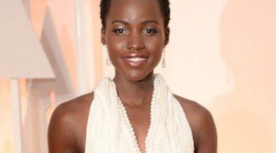 Devuelven el vestido robado de Lupita Nyong'o de los Oscar 2015 porque afirman que las perlas son falsas