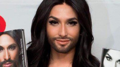 Conchita Wurst vuelve a su barba y su melena para presentar single y autobiografía