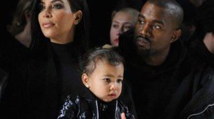 North West, divertido día de playa en Malibú con sus padres Kim Kardashian y Kanye West