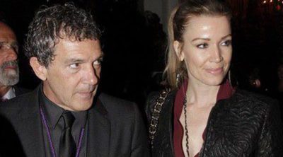 Antonio Banderas ejerce de mayordomo y enseña la Semana Santa de Málaga a Nicole Kimpel