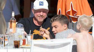 Boris Becker cambia el tenis por la playa y se relaja con su mujer y dos de sus hijos en Miami