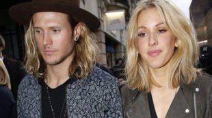 Ellie Goulding y su novio Dougie Poynter sellan su amor haciéndose el mismo tatuaje en el dedo corazón