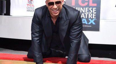 Vin Diesel plasma sus huellas en Hollywood arropado por Paloma Jiménez y sus hijos Hania y Vincent