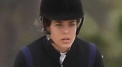 Carlota Casiraghi ignora los rumores de embarazo a lomos de su caballo