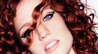 Descubre a Jess Glynne y su nuevo Nº1 'Hold My Hand'