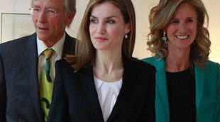 La Reina Letizia sustituye a la Princesa Leonor en un acto ajena a los problemas judiciales de su padre, su abuela y su tía