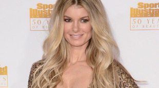 Una embarazadísima Marisa Miller se desnuda para PETA en defensa de las ballenas