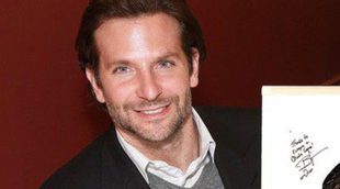 Bradley Cooper, feliz con Irina Shayk y con su nuevo retrato