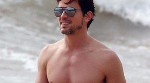 Matt Bomer presume de cuerpazo en bañador y de marido en las playas de Hawaii