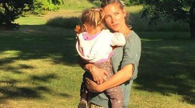 Elsa Pataky disfruta del sol de Londres con su hija India Rose