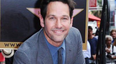 Paul Rudd estrena su estrella en el Paseo de Fama arropado por su familia, Michael Douglas y Adam Scott