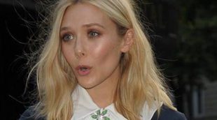 Elizabeth Olsen tiene un descuido y deja ver su ropa interior