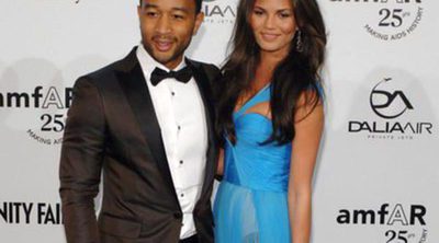 Otro desnudo en la red: Chrissy Teigen publica una foto de su marido John Legend con el culo al aire