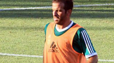 Rafael Van der Vaart, volcado en sus entrenamientos con el Betis tras romper con Sabia Boulahrouz