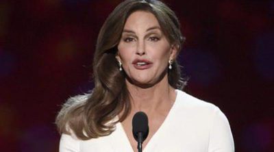 Caitlyn Jenner, espectacular en los Premios ESPY vestida de Versace y arropada por todo el clan Kardashian-Jenner