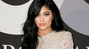 Kylie Jenner comparte un vídeo subido de todo junto a su hermana Kendall y Cara Delevingne