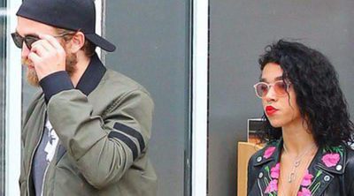 Robert Pattinson pasea su amor junto a su novia FKA Twigs por Manchester