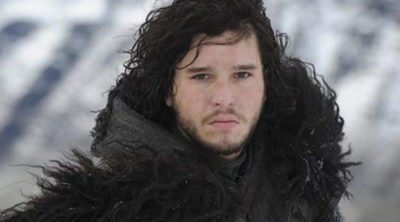 Kit Harington juega con el futuro de Jon Nieve: el actor llega a Belfast cuando comienza el rodaje de 'Juego de Tronos'