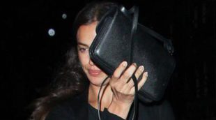 Irina Shayk arropa en la sombra a Bradley Cooper en la función final de 'The Elephant Man'