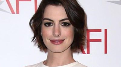 Anne Hathaway y Adam Shulman se relajan en la playa tras su fiesta con Jon Kortajarena y Massiel