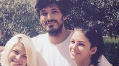 Úrsula Corberó y Andrés Velencoso sí posan como pareja en las fotos de sus amigos