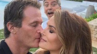 George Clooney, un gamberro en Ibiza: se marca un photobomb en la romántica foto de Cindy Crawford y Rande Gerber