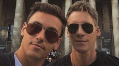 Tom Daley y su novio Dustin Lance Black disfrutan de un día cultural en Londres tras sus vacaciones en Estados Unidos