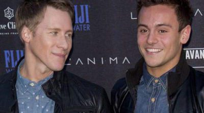 Tom Daley y su novio Dustin Lance Black se comprometen después de dos años de noviazgo