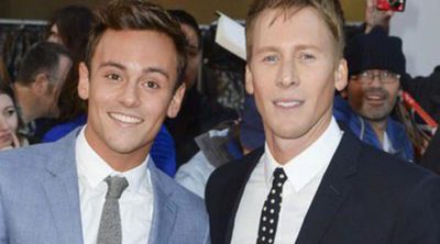 Tom Daley y Dustin Lance Black presumen de anillos de compromiso