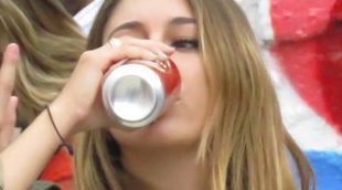 Blanca Suárez disfruta de la vida con sus amigos, su perro Pistacho y unas cervezas en Madrid