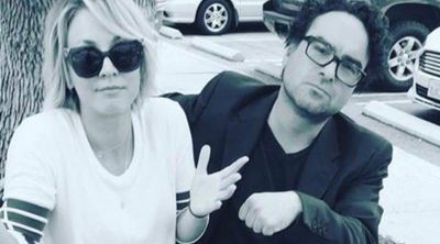 Kaley Cuoco y Johnny Galecki de 'The Big Ban Theory' desmienten los rumores sobre su posible romance