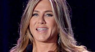 Jennifer Aniston dice adiós a los rumores de embarazo con su delgada figura en el Premio de la Cinemateca Americana