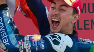 Alejandro Sanz, Ruth Lorenzo e Iker Casillas felicitan a Jorge Lorenzo tras proclamarse campeón del mundo de MotoGP