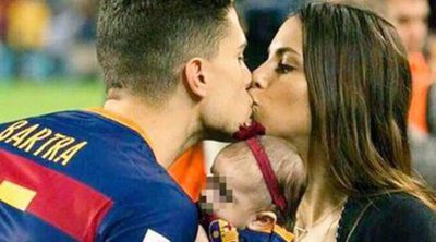 Marc Bartra y Melissa Jiménez y la niña de sus ojos Gala: la foto familiar más tierna