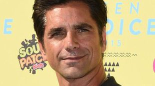 John Stamos saca su lado salvaje con su posado más atrevido: luce culo a lo Kim Kardashian