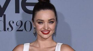 Miranda Kerr seduce con su posado más atrevido: presume de figura con un desnudo integral