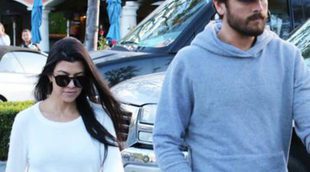 Kourtney Kardashian y Scott Disick se van de comida familiar con su hija Penelope