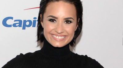 Demi Lovato, caída en el escenario incluida, Selena Gomez y Nick Jonas brillan en el iHeartRadio Jingle Ball 2015