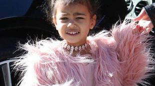 North West y Penelope Disick, dos pequeñas bailarinas de paseo con su tía Kourtney Kardashian