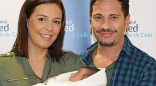 David de María y Lola Escobedo presentan oficialmente a su hijo Leonardo un día después de su nacimiento