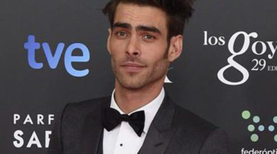 Rafa Medina y Laura Vecino reciben 2016 al lado de Jon Kortajarena