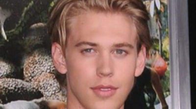 A Austin Butler, novio de Vanessa Hudgens, le agobia la popularidad