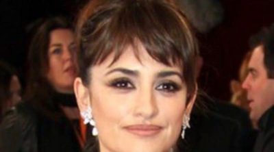 Penélope Cruz, sin Javier Bardem, eclipsa la alfombra roja de los Bafta 2012