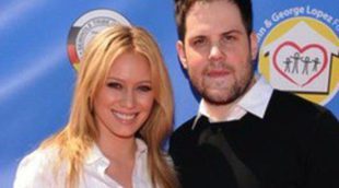 Mike Comrie, marido de Hilary Duff, se retira del hockey semanas antes de ser padre