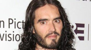 Russell Brand y su novia Oriela Medellín disfrutan de un romántico paseo